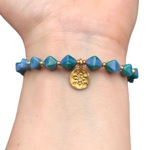 Flower turquoise color Beaded stretch Bracelet